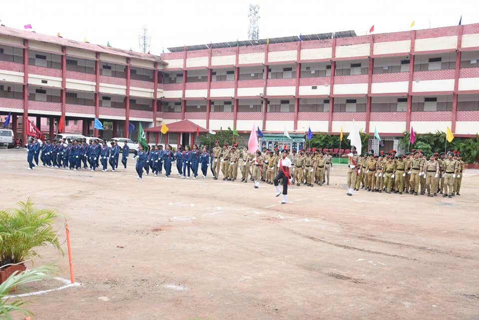 Guru Nanak Higher Secondary School, Ranchi campus group photo